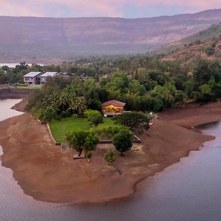 Stayvista At Three Shores With Lake View & Alfresco Dining Khamshet 外观 照片